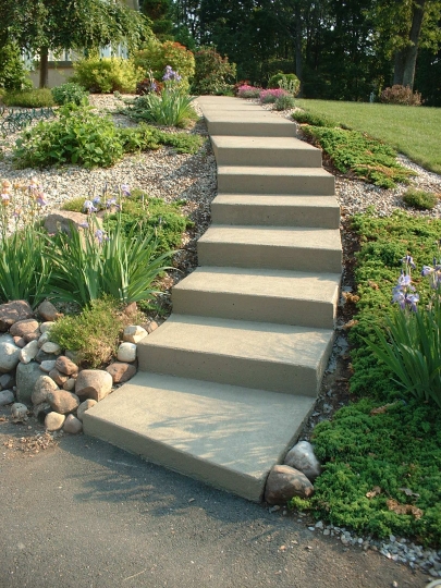 https://www.customconcretesolutionsct.com/wp-content/uploads/2019/04/Weiss_Side_Steps_lg.jpg