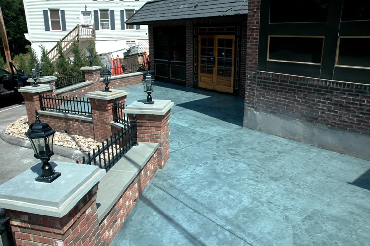 https://www.customconcretesolutionsct.com/wp-content/uploads/2019/04/Windsor-Patio.jpg